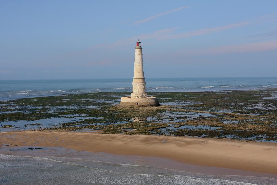 Le phare de Cordouan à marée basse