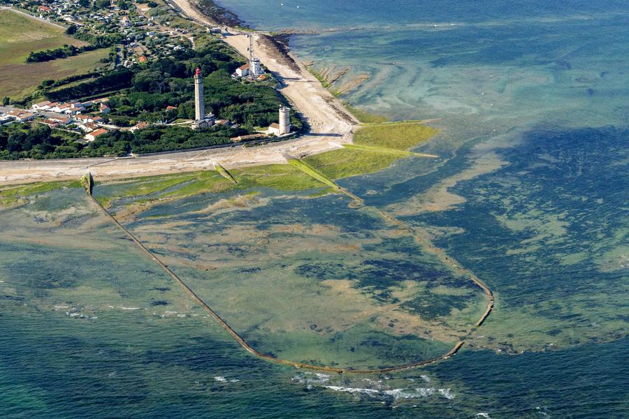 Vue de l'écluse de « La Moufette » depuis le ciel