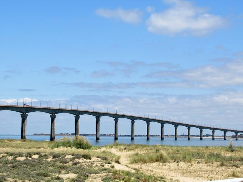 Pont de l'île de Ré depuis la dune