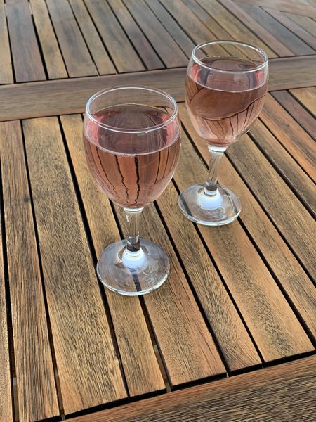 Deux verres de rosé