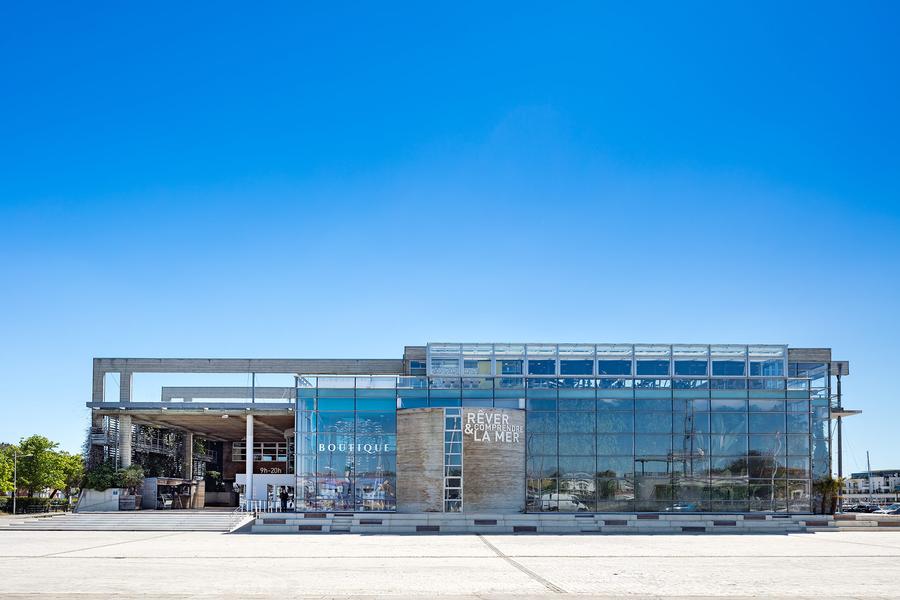 La facade extérieur de l'Aquarium, depuis le parvis.