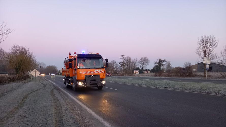 Comment Le Salage Des Routes Permet-il D'éviter Le Verglas